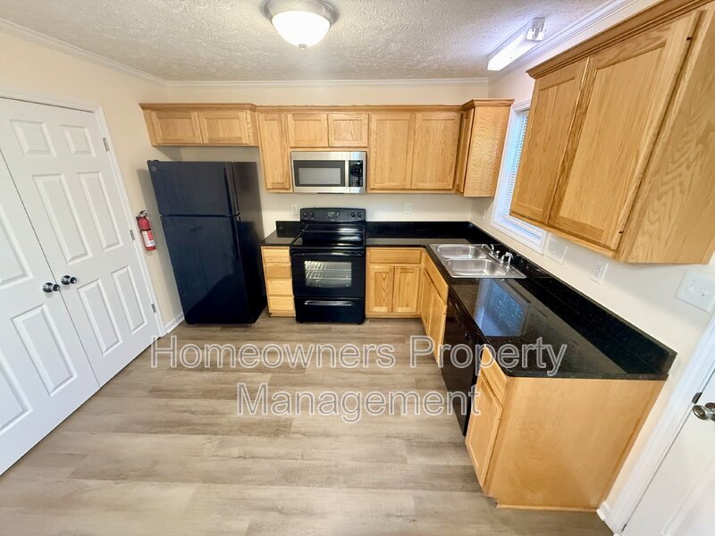 3332 Kenmont Lane Apt E-Hill Street Townhomes property image