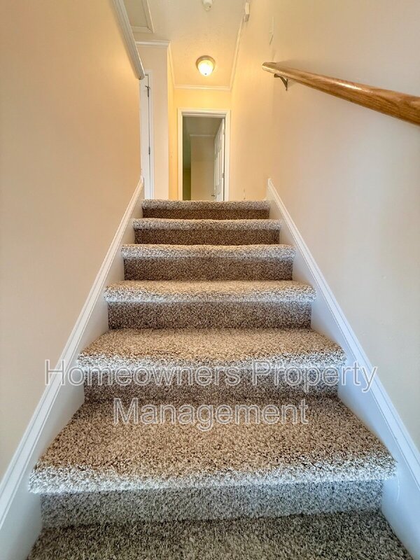 3332 Kenmont Lane Apt E-Hill Street Townhomes property image
