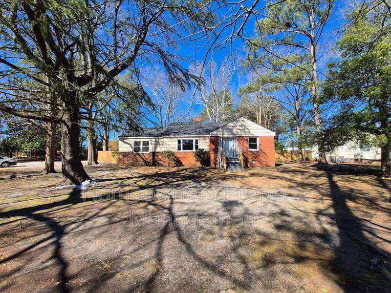Charming 3-Bedroom Raeford Home with 2 Full Baths at 113 N Wright St in Raeford property image