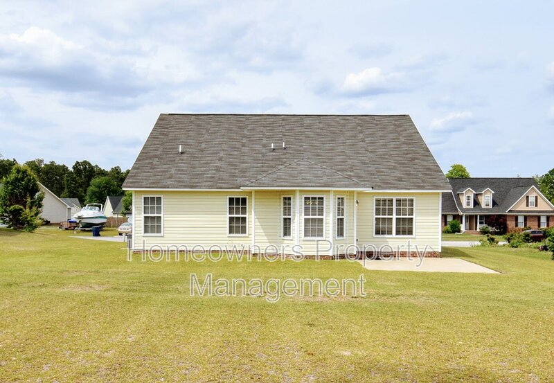 Delightful 3-Bedroom Retreat with 2 Full Baths at 127 Blue Water Dr, Raeford - Spacious 1850 Sq Ft Living! property image