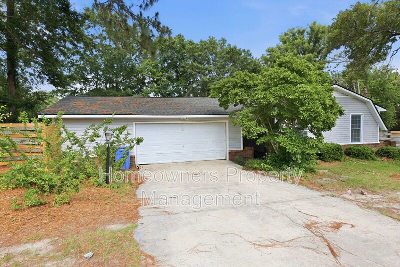 Delightful 3-Bed Haven with 2.5 Baths and Spacious 1667 Sq Ft at 1902 Paisley Ave, Fayetteville! property image