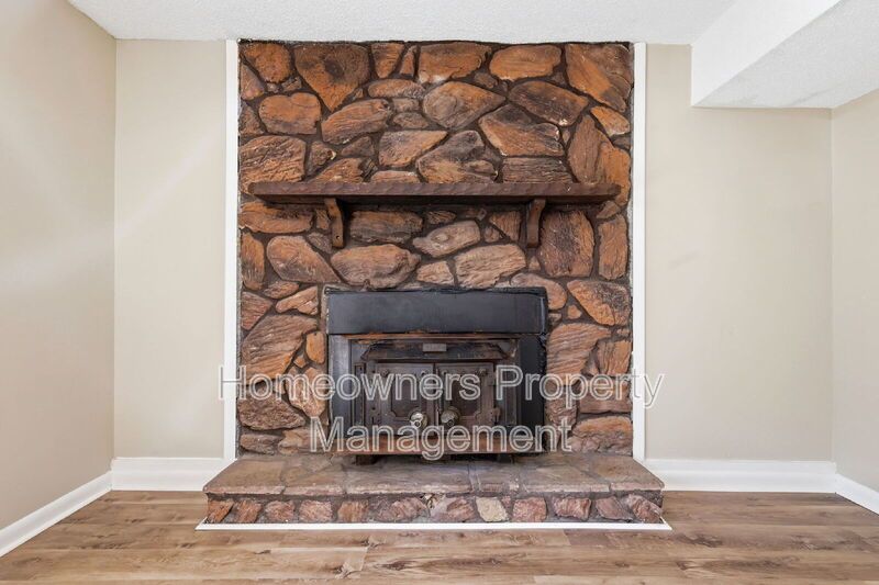 Delightful 3-Bed Haven with 2.5 Baths and Spacious 1667 Sq Ft at 1902 Paisley Ave, Fayetteville! property image