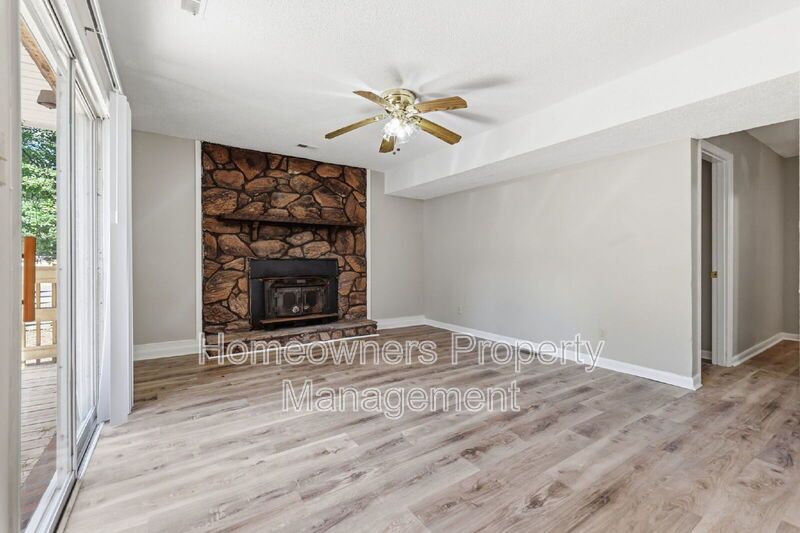 Delightful 3-Bed Haven with 2.5 Baths and Spacious 1667 Sq Ft at 1902 Paisley Ave, Fayetteville! property image