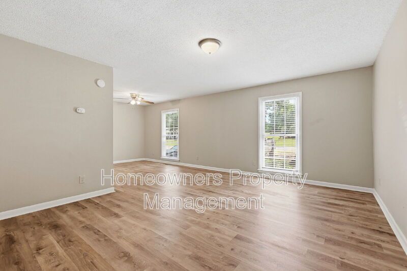 Delightful 3-Bed Haven with 2.5 Baths and Spacious 1667 Sq Ft at 1902 Paisley Ave, Fayetteville! property image