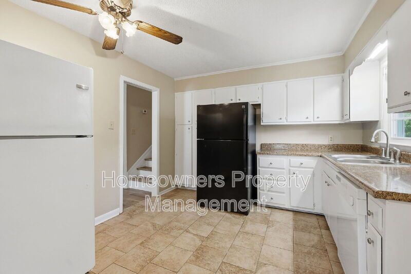 Delightful 3-Bed Haven with 2.5 Baths and Spacious 1667 Sq Ft at 1902 Paisley Ave, Fayetteville! property image