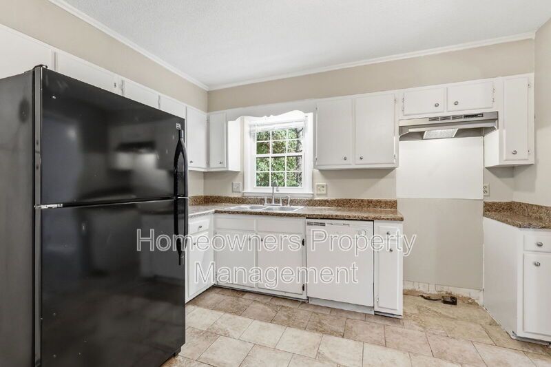 Delightful 3-Bed Haven with 2.5 Baths and Spacious 1667 Sq Ft at 1902 Paisley Ave, Fayetteville! property image