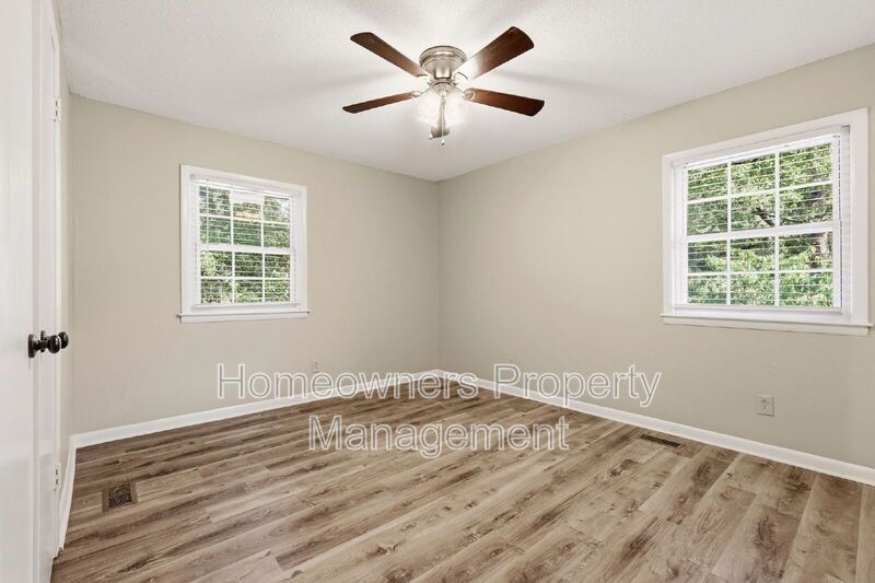 Delightful 3-Bed Haven with 2.5 Baths and Spacious 1667 Sq Ft at 1902 Paisley Ave, Fayetteville! property image