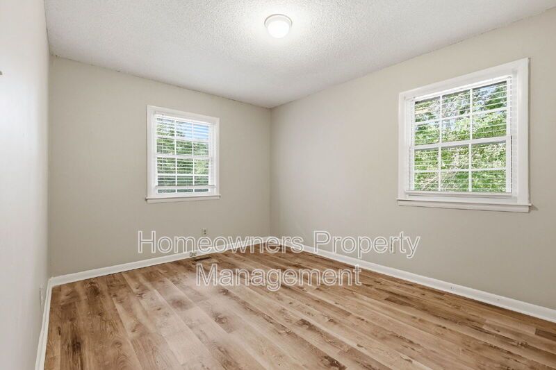 Delightful 3-Bed Haven with 2.5 Baths and Spacious 1667 Sq Ft at 1902 Paisley Ave, Fayetteville! property image