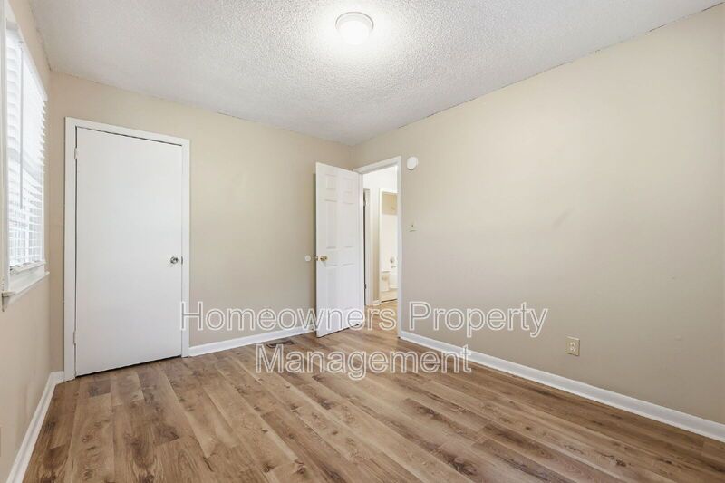 Delightful 3-Bed Haven with 2.5 Baths and Spacious 1667 Sq Ft at 1902 Paisley Ave, Fayetteville! property image