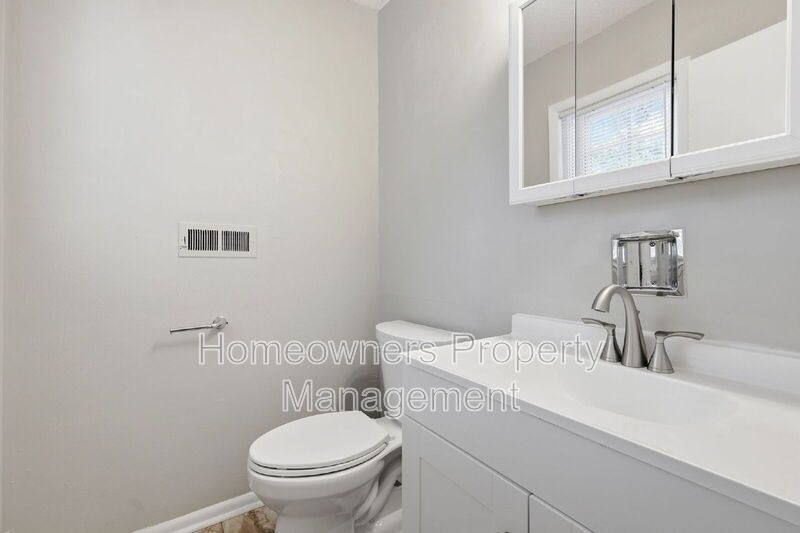 Delightful 3-Bed Haven with 2.5 Baths and Spacious 1667 Sq Ft at 1902 Paisley Ave, Fayetteville! property image