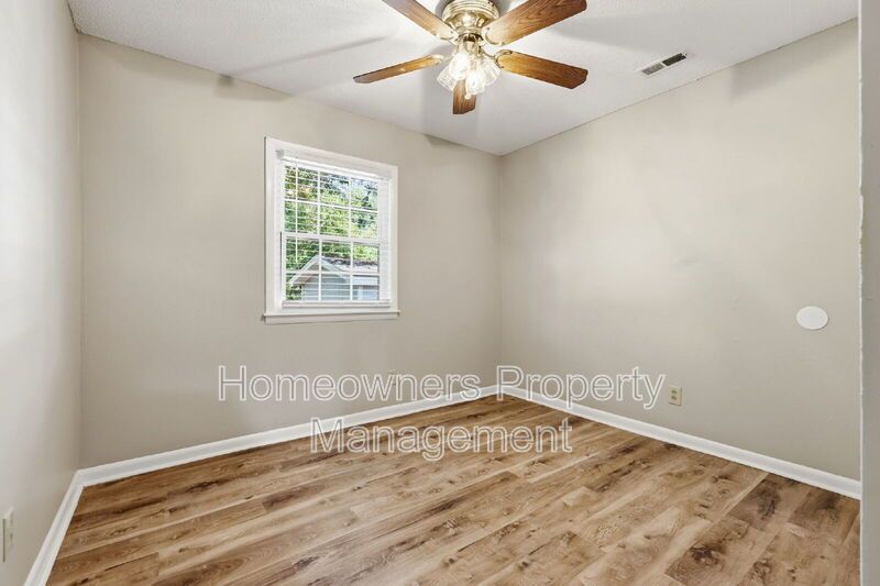Delightful 3-Bed Haven with 2.5 Baths and Spacious 1667 Sq Ft at 1902 Paisley Ave, Fayetteville! property image