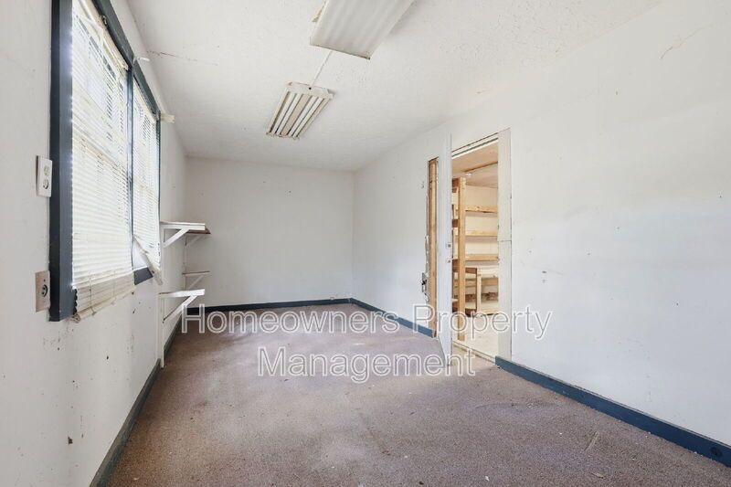 Delightful 3-Bed Haven with 2.5 Baths and Spacious 1667 Sq Ft at 1902 Paisley Ave, Fayetteville! property image