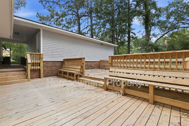 Delightful 3-Bed Haven with 2.5 Baths and Spacious 1667 Sq Ft at 1902 Paisley Ave, Fayetteville! property image
