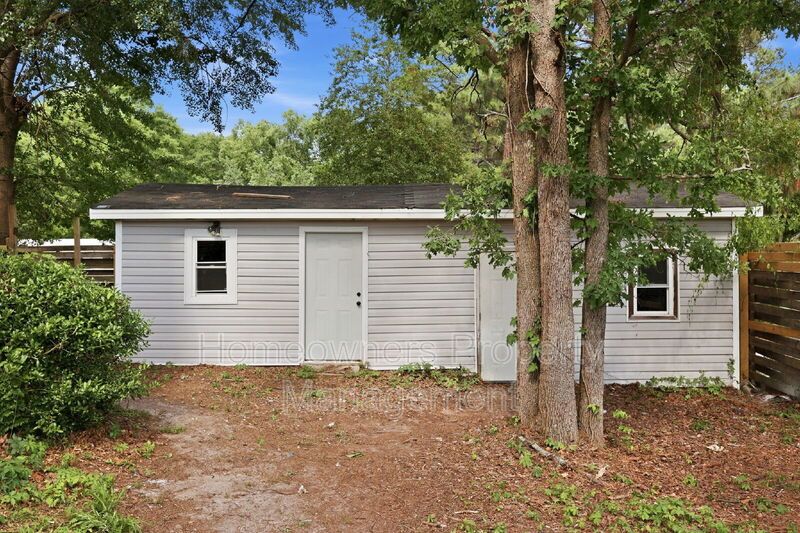Delightful 3-Bed Haven with 2.5 Baths and Spacious 1667 Sq Ft at 1902 Paisley Ave, Fayetteville! property image