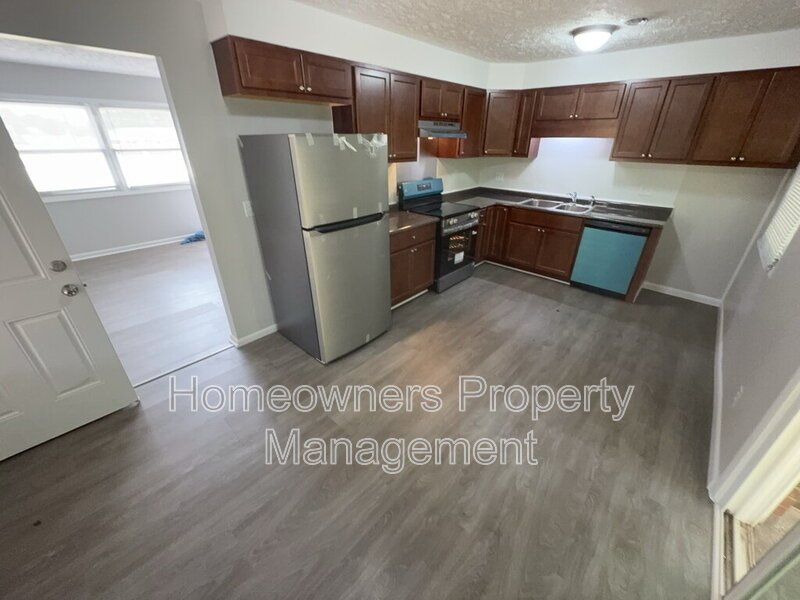 Great 3-Bedroom Oasis with 2 Full Baths in Fayetteville's Prime Location – Your Perfect Home Awaits at 4736 Rosehill Rd! *** 2 weeks free off the first month's rent.*** property image
