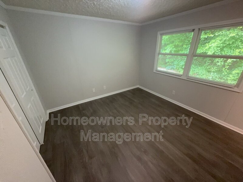 Great 3-Bedroom Oasis with 2 Full Baths in Fayetteville's Prime Location – Your Perfect Home Awaits at 4736 Rosehill Rd! *** 2 weeks free off the first month's rent.*** property image