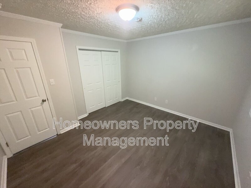 Great 3-Bedroom Oasis with 2 Full Baths in Fayetteville's Prime Location – Your Perfect Home Awaits at 4736 Rosehill Rd! *** 2 weeks free off the first month's rent.*** property image