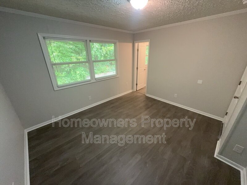 Great 3-Bedroom Oasis with 2 Full Baths in Fayetteville's Prime Location – Your Perfect Home Awaits at 4736 Rosehill Rd! *** 2 weeks free off the first month's rent.*** property image