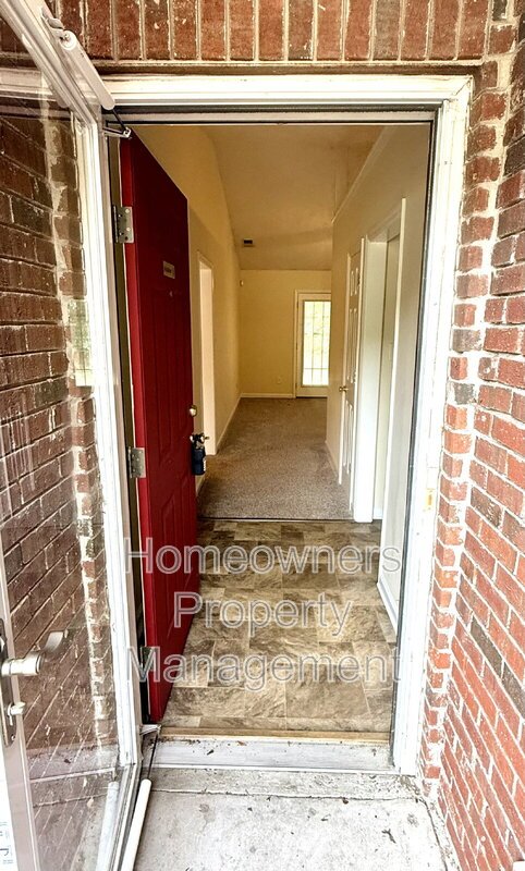 Charming 2-Bed Apartment at 522 Longview Dr – Cozy Living in Fayetteville! property image