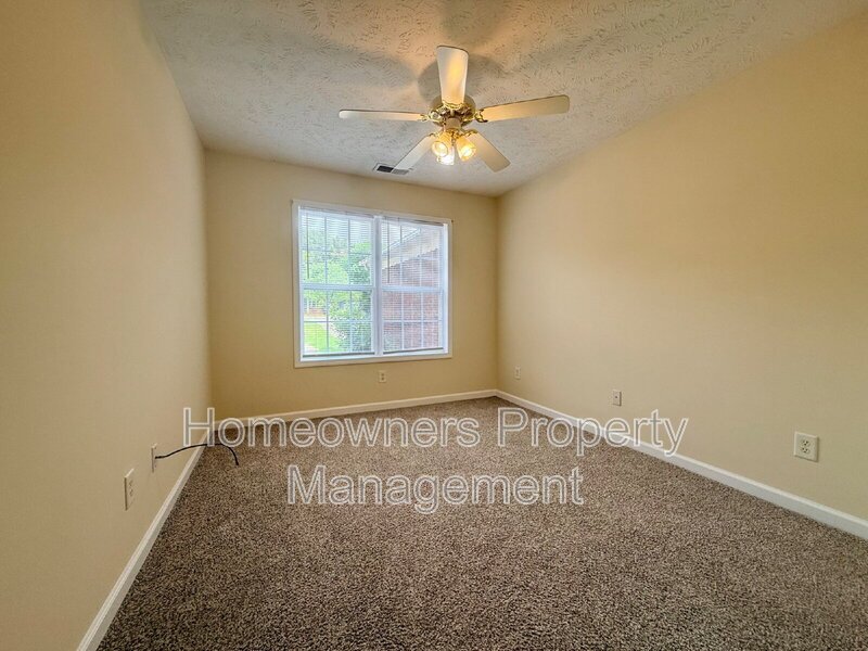 Charming 2-Bed Apartment at 522 Longview Dr – Cozy Living in Fayetteville! property image
