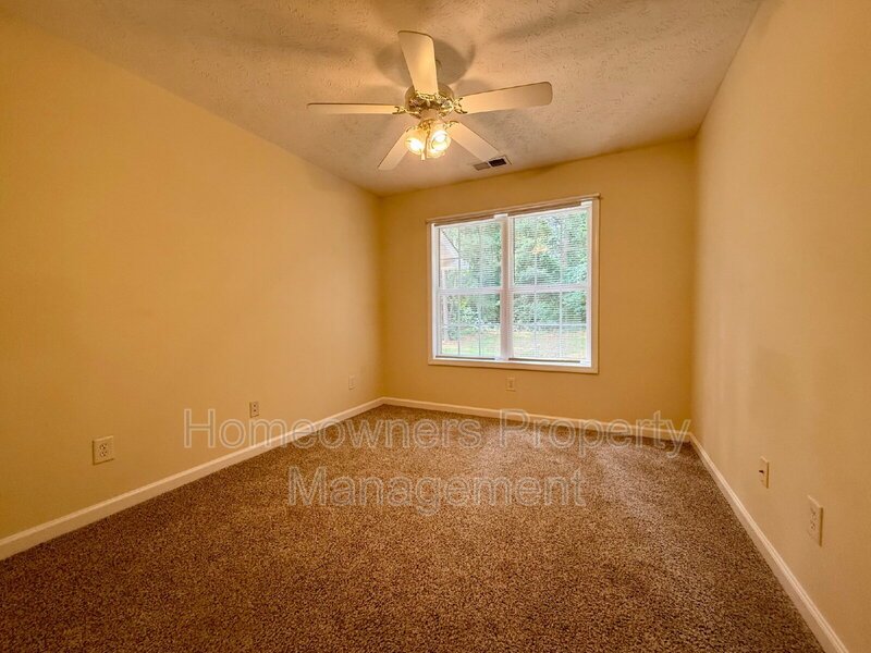 Charming 2-Bed Apartment at 522 Longview Dr – Cozy Living in Fayetteville! property image