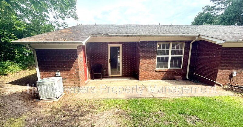 Charming 2-Bed Apartment at 522 Longview Dr – Cozy Living in Fayetteville! property image
