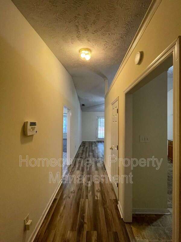 Charming 2-Bed Apartment at 522 Longview Dr – Cozy Living in Fayetteville! property image
