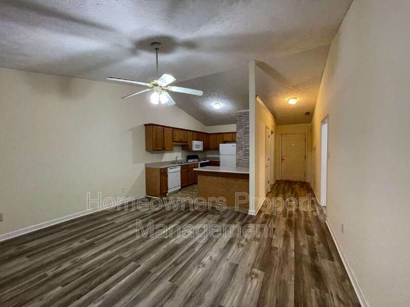 Charming 2-Bed Apartment at 522 Longview Dr – Cozy Living in Fayetteville! property image