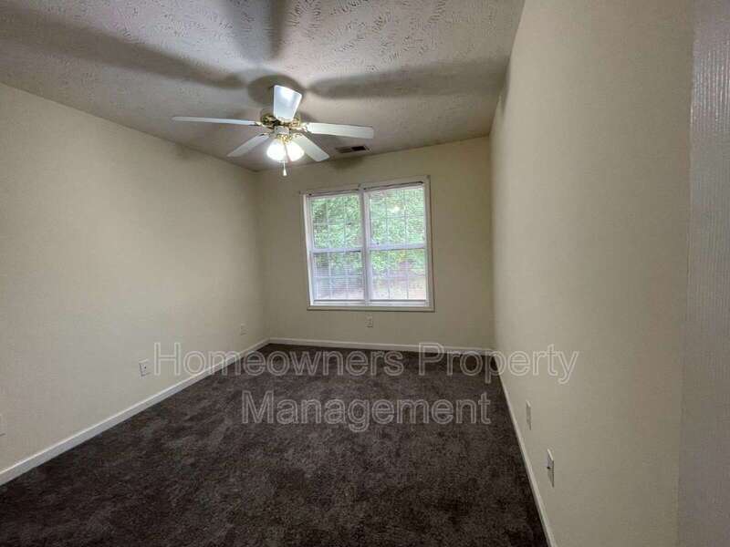 Charming 2-Bed Apartment at 522 Longview Dr – Cozy Living in Fayetteville! property image