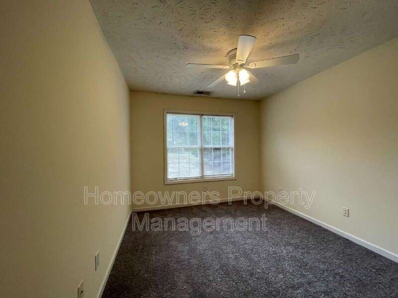 Charming 2-Bed Apartment at 522 Longview Dr – Cozy Living in Fayetteville! property image