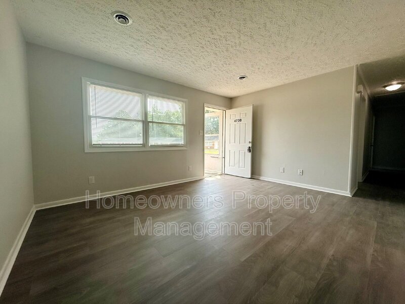 *** 2 weeks free off the first month's rent.***
Charming 3-Bed Retreat with Modern Comforts on Rosehill Rd, Fayetteville! property image