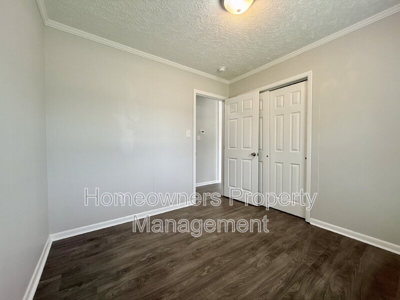 *** 2 weeks free off the first month's rent.***
Charming 3-Bed Retreat with Modern Comforts on Rosehill Rd, Fayetteville! property image