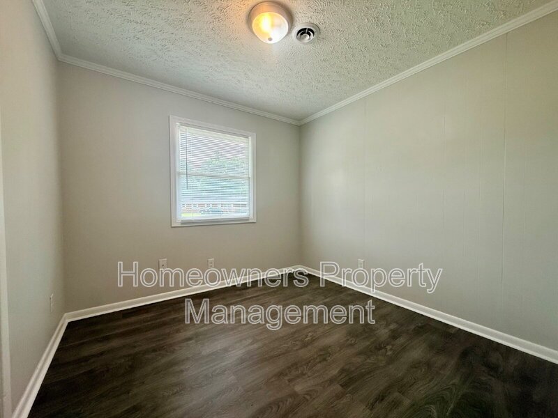 *** 2 weeks free off the first month's rent.***
Charming 3-Bed Retreat with Modern Comforts on Rosehill Rd, Fayetteville! property image