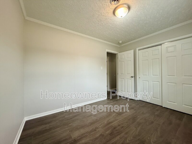 *** 2 weeks free off the first month's rent.***
Charming 3-Bed Retreat with Modern Comforts on Rosehill Rd, Fayetteville! property image
