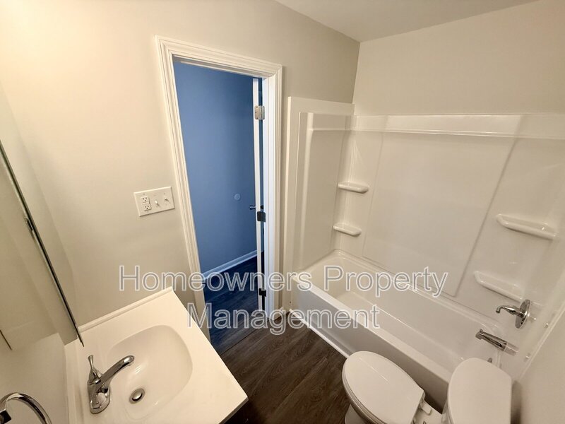 *** 2 weeks free off the first month's rent.***
Charming 3-Bed Retreat with Modern Comforts on Rosehill Rd, Fayetteville! property image