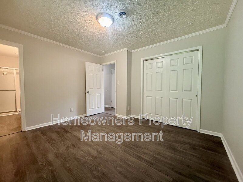 *** 2 weeks free off the first month's rent.***
Charming 3-Bed Retreat with Modern Comforts on Rosehill Rd, Fayetteville! property image