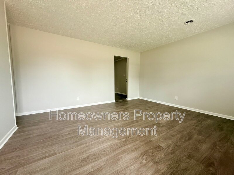 *** 2 weeks free off the first month's rent.***
Charming 3-Bed Retreat with Modern Comforts on Rosehill Rd, Fayetteville! property image
