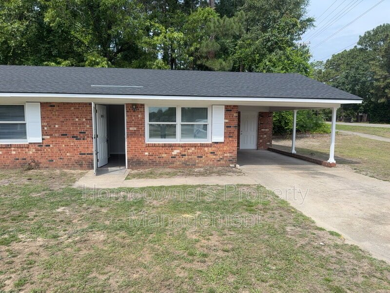 *** 2 weeks free off the first month's rent.***
Charming 3-Bed Retreat with Modern Comforts on Rosehill Rd, Fayetteville! property image