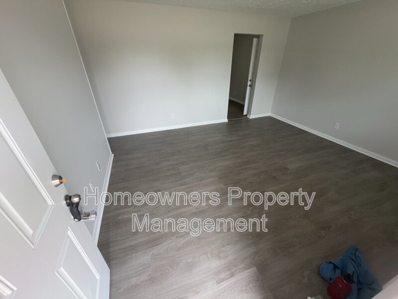 *** 2 weeks free off the first month's rent.***
Charming 3-Bed Retreat with Modern Comforts on Rosehill Rd, Fayetteville! property image