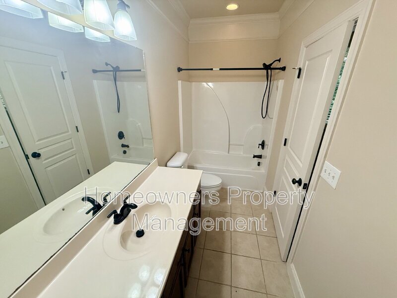 Amazing 2-Bed Home with 2.5 Baths in Fayetteville's Prime Location property image