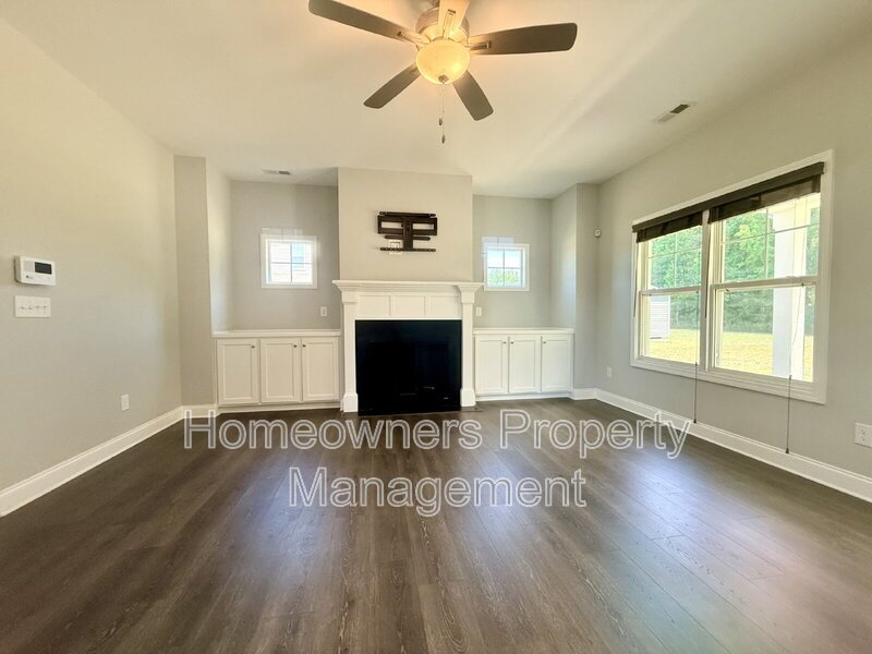 Amazing 3-Bed Oasis with 2.5 Baths in Spring Lake – 1511 Sq Ft of Comfort at 580 Hayes Road!