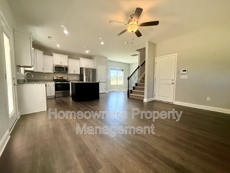 Amazing 3-Bed Oasis with 2.5 Baths in Spring Lake – 1511 Sq Ft of Comfort at 580 Hayes Road!