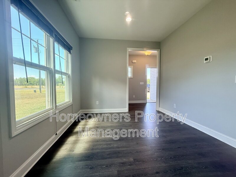 Amazing 3-Bed Oasis with 2.5 Baths in Spring Lake – 1511 Sq Ft of Comfort at 580 Hayes Road!