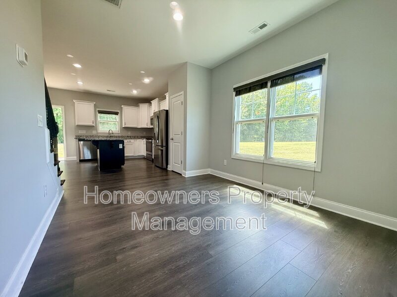 Amazing 3-Bed Oasis with 2.5 Baths in Spring Lake – 1511 Sq Ft of Comfort at 580 Hayes Road!