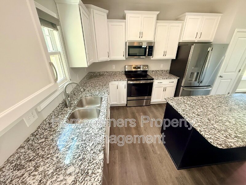 Amazing 3-Bed Oasis with 2.5 Baths in Spring Lake – 1511 Sq Ft of Comfort at 580 Hayes Road!