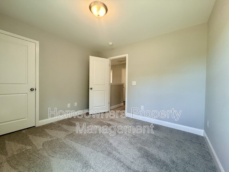 Amazing 3-Bed Oasis with 2.5 Baths in Spring Lake – 1511 Sq Ft of Comfort at 580 Hayes Road!