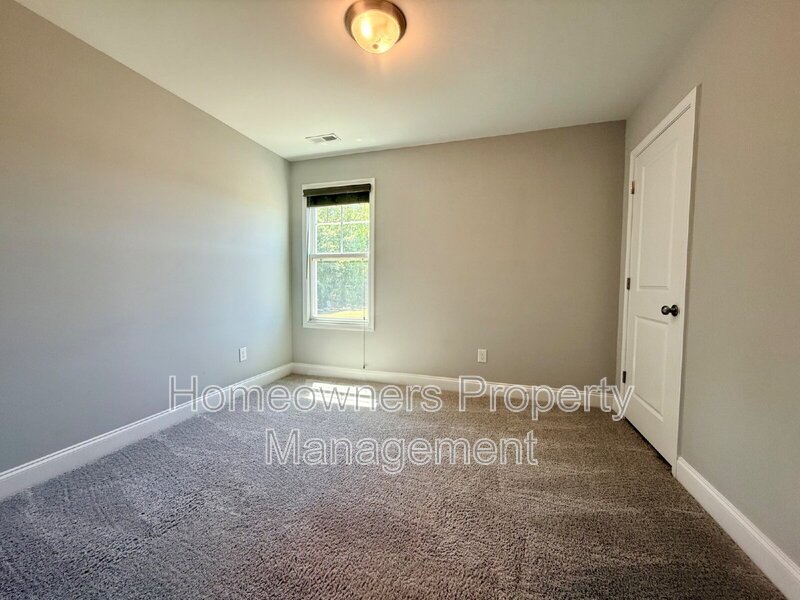 Amazing 3-Bed Oasis with 2.5 Baths in Spring Lake – 1511 Sq Ft of Comfort at 580 Hayes Road!