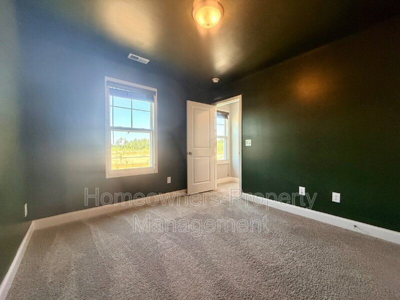Amazing 3-Bed Oasis with 2.5 Baths in Spring Lake – 1511 Sq Ft of Comfort at 580 Hayes Road!
