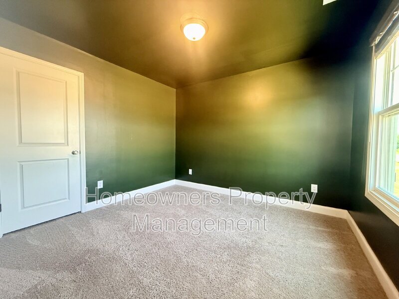Amazing 3-Bed Oasis with 2.5 Baths in Spring Lake – 1511 Sq Ft of Comfort at 580 Hayes Road!