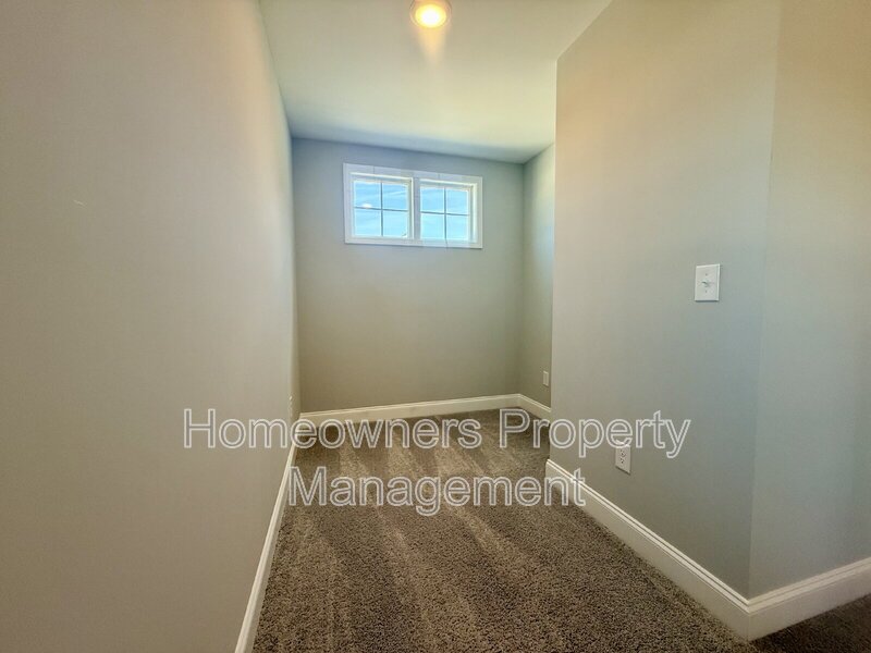 Amazing 3-Bed Oasis with 2.5 Baths in Spring Lake – 1511 Sq Ft of Comfort at 580 Hayes Road!